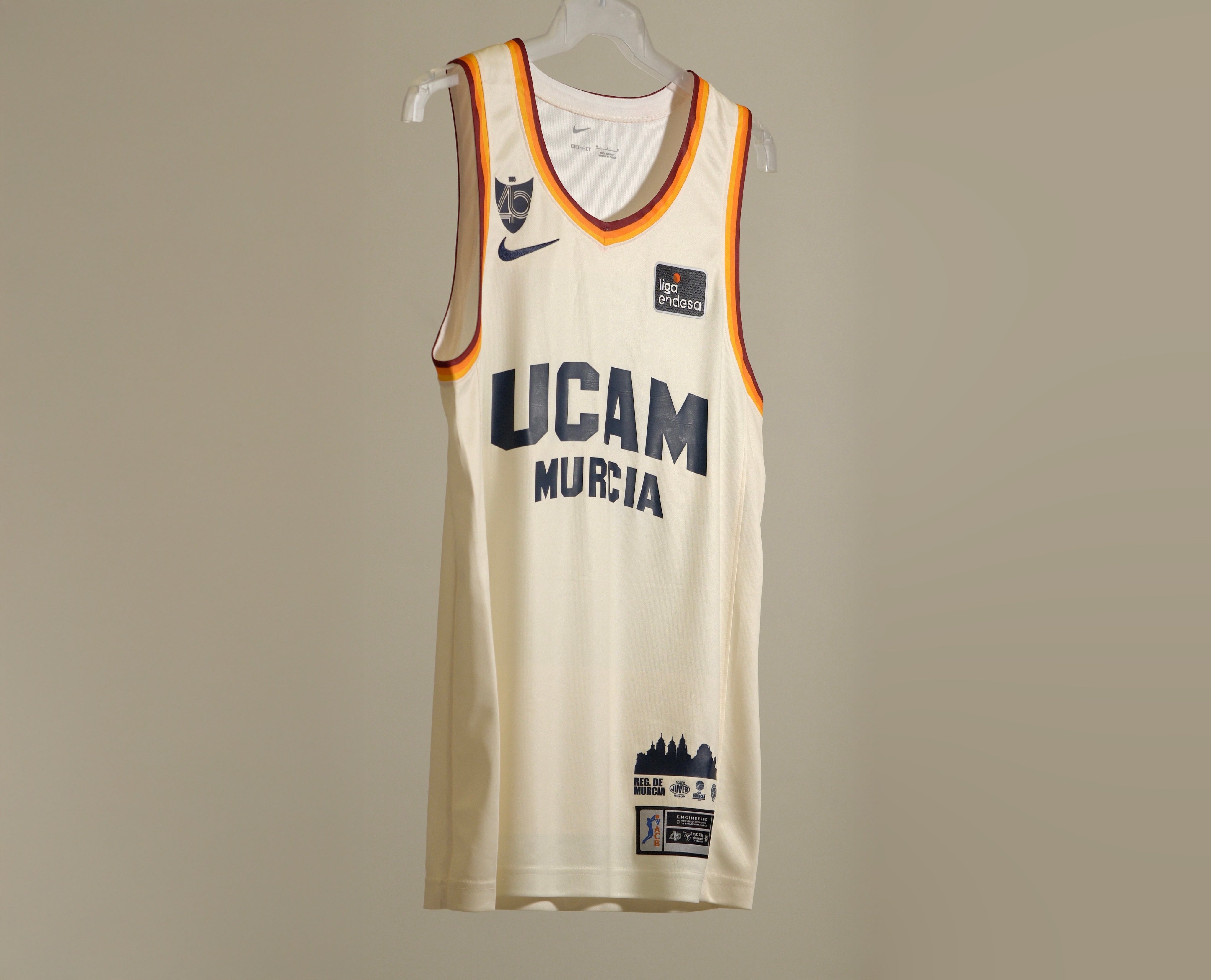 CAMISETA CONMEMORATIVA 40 ANIVERSARIO UCAM CB – EDICIÓN LIMITADA
