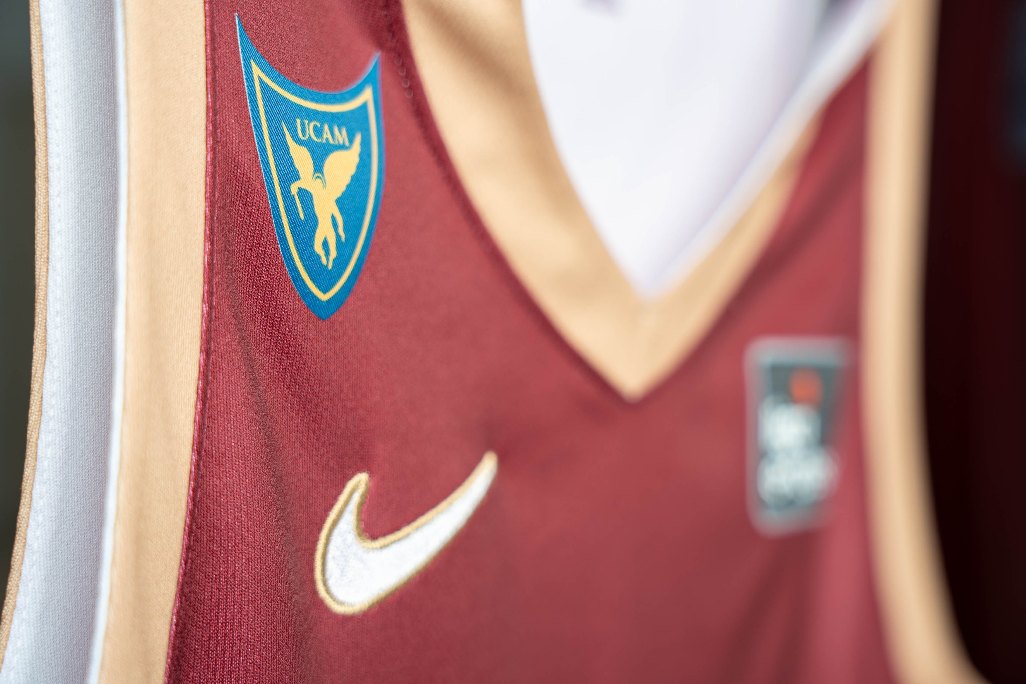 CAMISETA JUEGO 45 ESTRELLAS UCAM CB 26-27