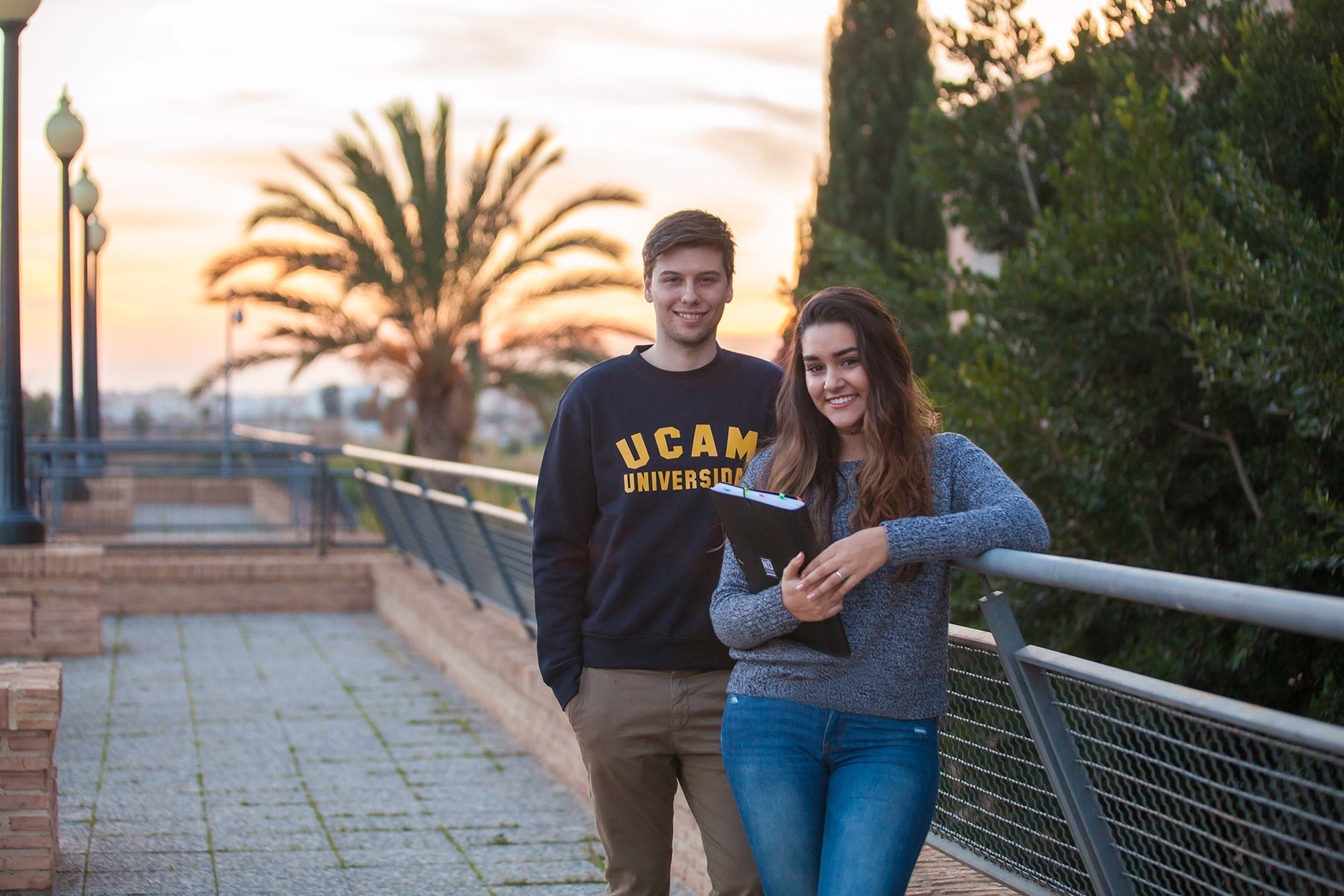 Sudadera Sin Capucha Algodón "UCAM Universidad"